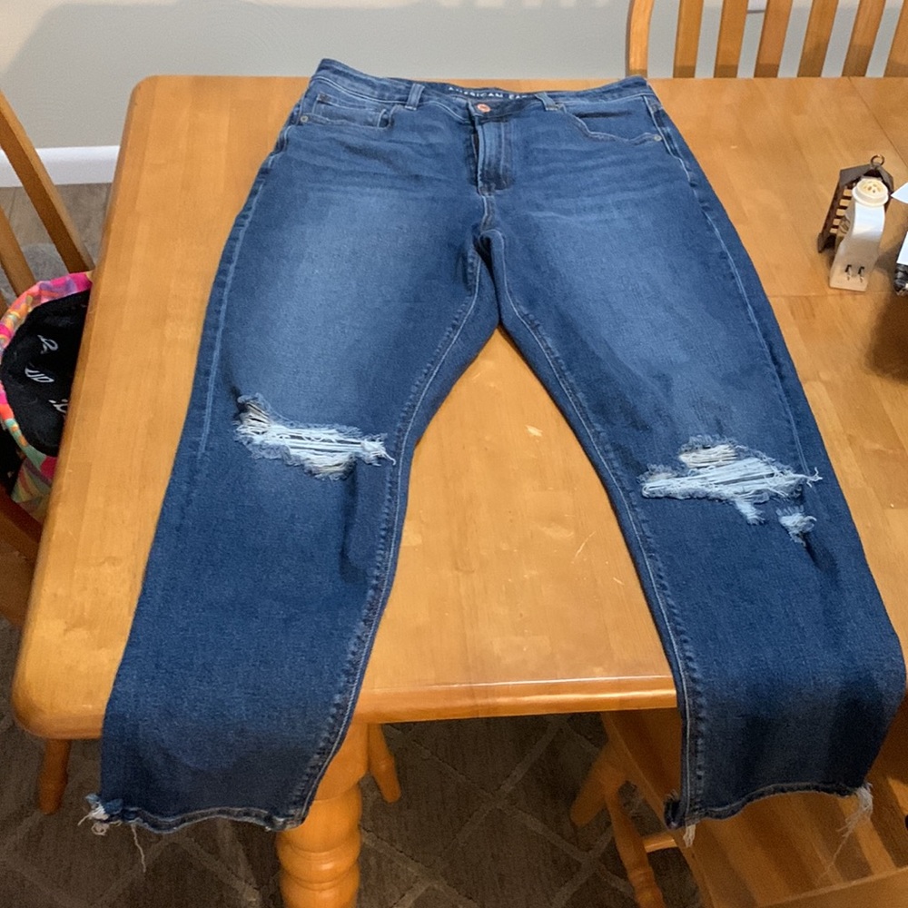 Mom jeans American Eagle size 12 stretch distressed knees mom jeans